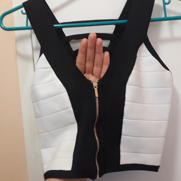 NWT BEBE Black & White Stretch Bandage Crop Top - Picture 3 of 4